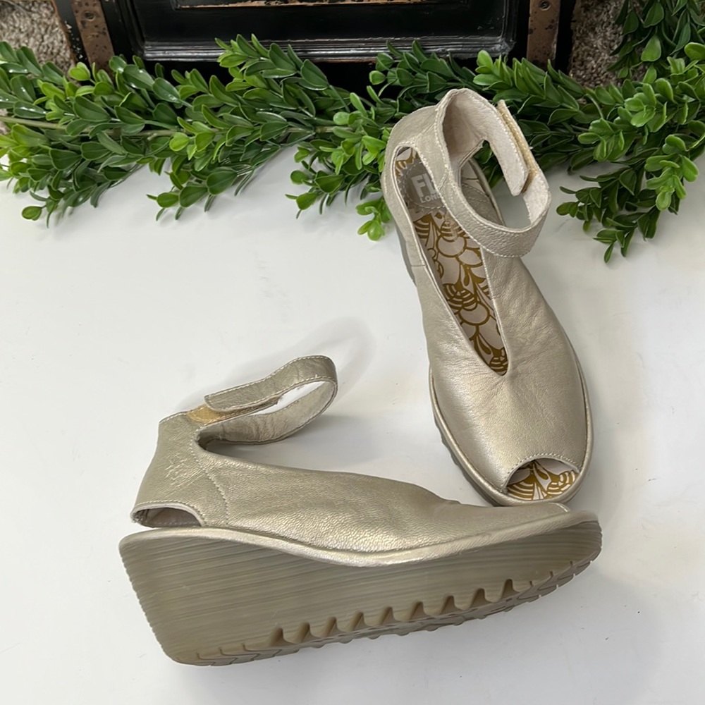 Fly London Yala leather Peep toes Sz 37